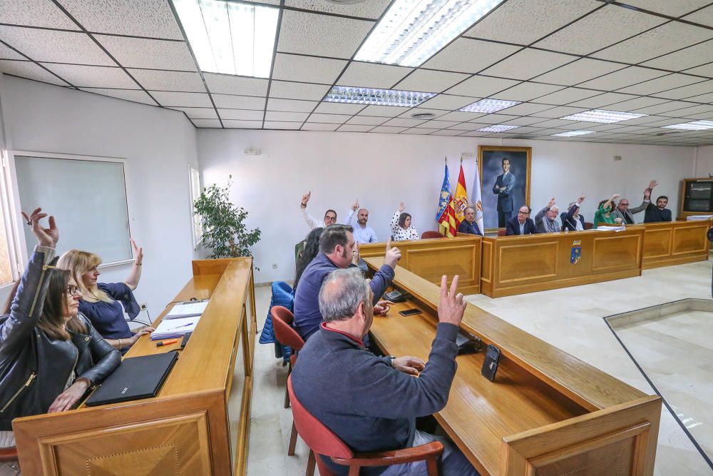 El gobierno en minoría de José Manuel Dolón ya cuenta con su primer presupuesto tras dos años y medio de mandato tras lograr el respaldo de los grupos de la oposición Sueña Torrevieja y Ciudadanos. El