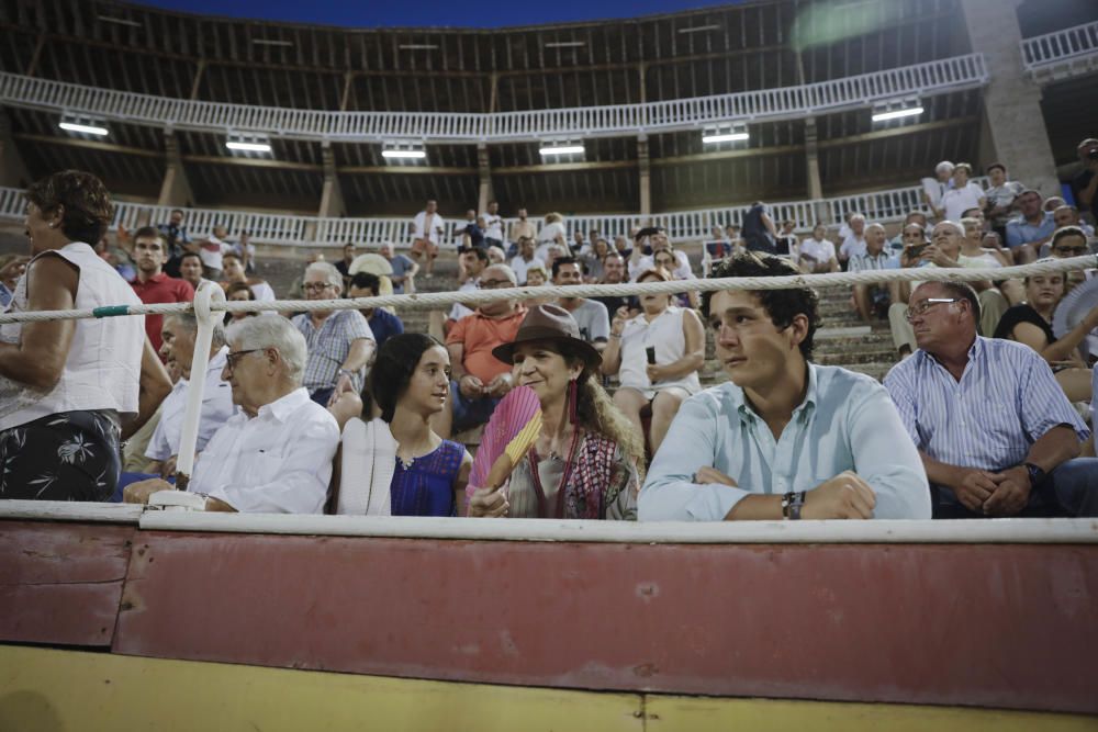 Die Schwester von König Felipe VI. besuchte mit Froilán und Victoria Federica am Donnerstag (3.8.) eine "corrida de toros".