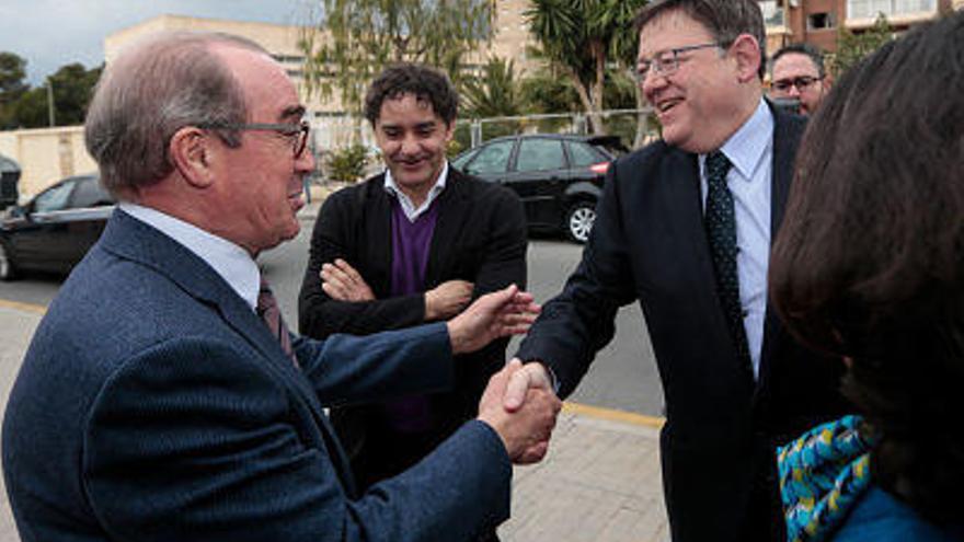Toni Mayor saluda a Ximo Puig durante la última visita del jefe del Consell a Benidorm