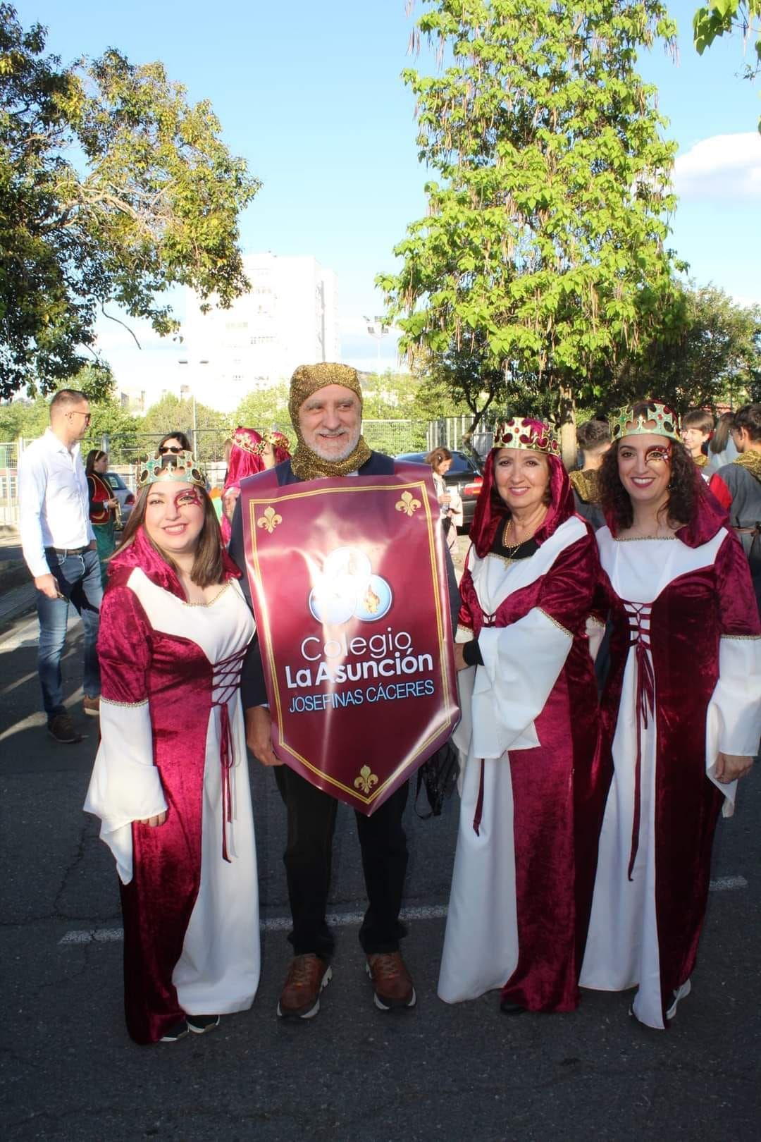 GALERÍA | El Colegio de Las Josefinas se alza con el premio del desfile de San Jorge