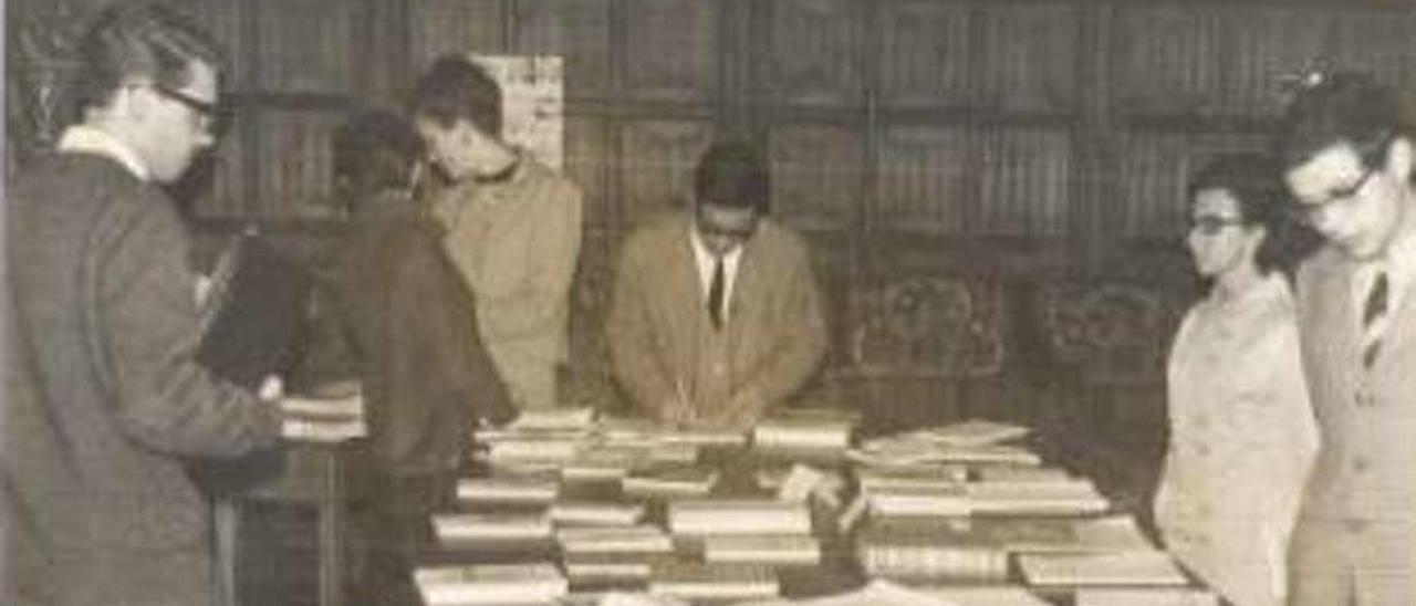 Exposición do libro galego na Universidade de Salamanca no 1968. Arquivo do autor