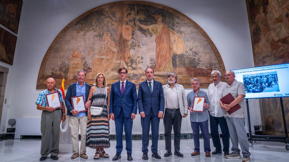 El president Salvador Illa y el conseller Ramon Espadaler, en el acto de homenaje de represaliados durante el franquismo