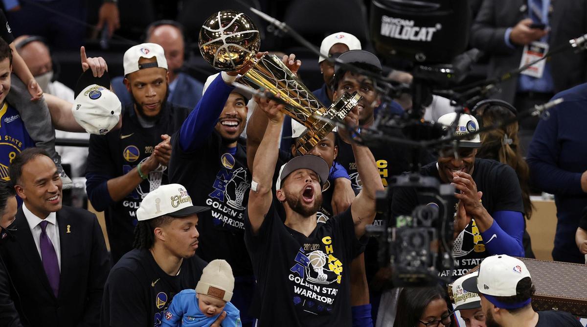 Los Warriors, celebrando el título de la temporada 2021-22