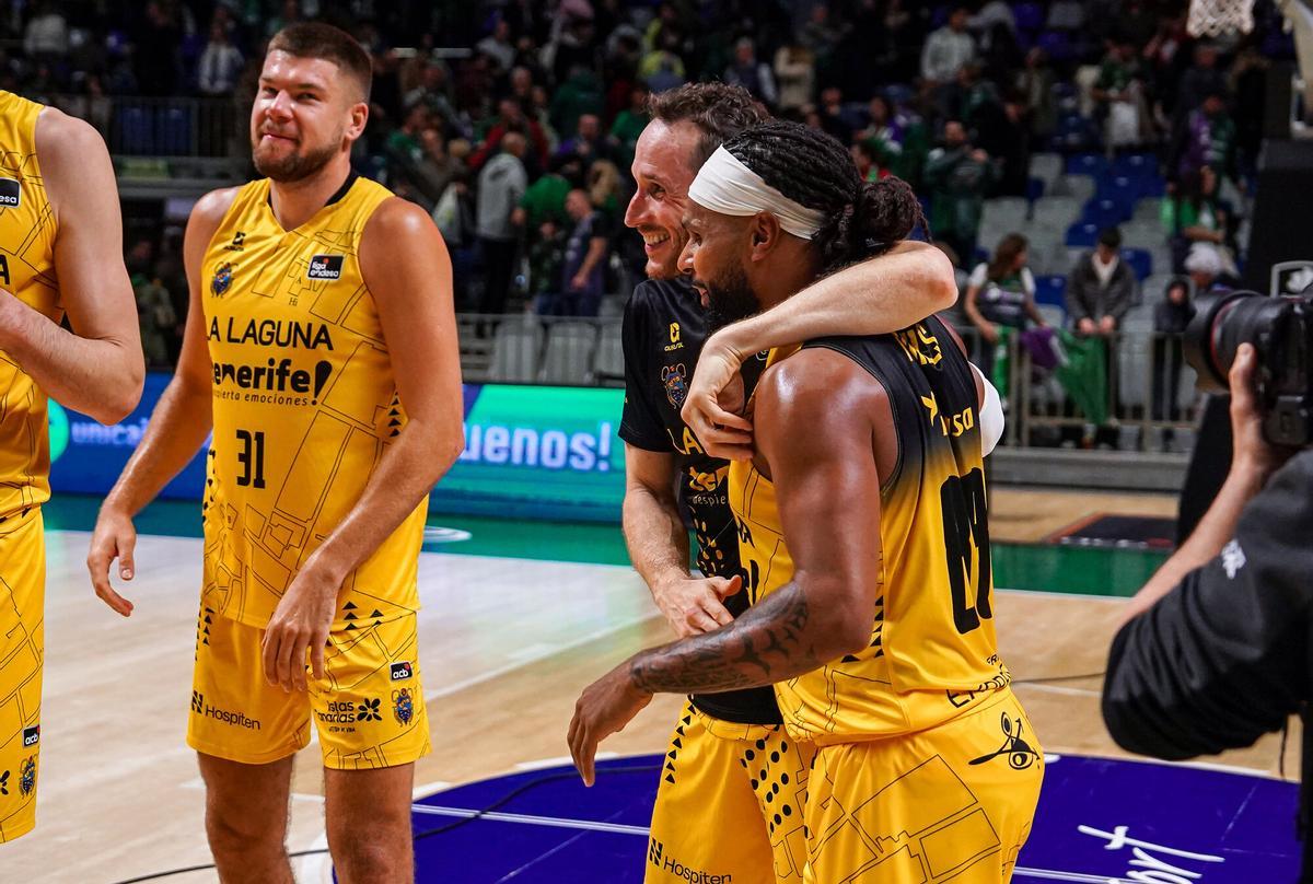 Giedraitis, Huertas y Mills celebran la victoria en Málaga.