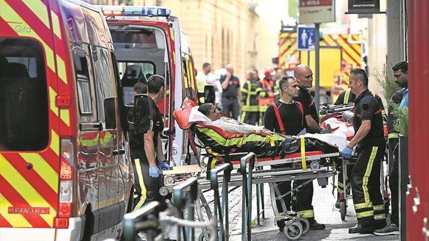 Al menos 13 heridos leves por un paquete bomba en Lyon