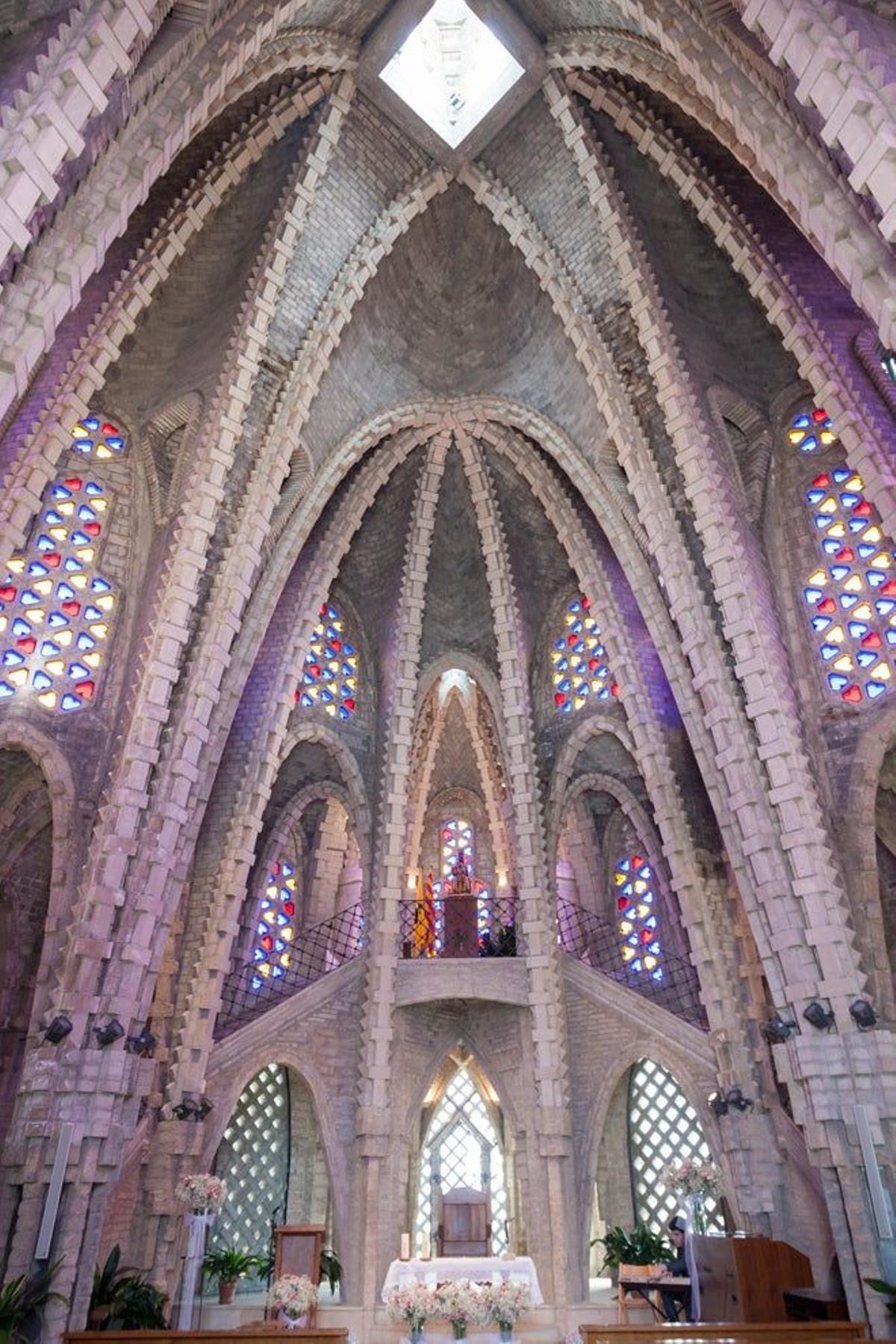 Interior del santuario de Montferri.