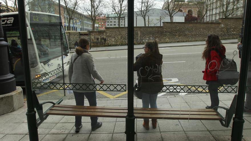 El transporte interurbano bajará frecuencias en Asturias y no se permitirá el pago con monedas ni billetas