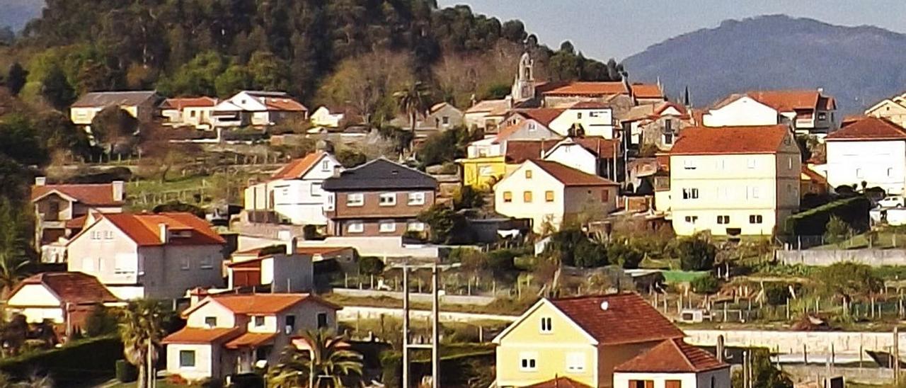 Monte do Castro, igrexa de San Martiño e a contorna onde se pode situar o topónimo prerromano de Moaña. | // X.C. VILLAVERDE