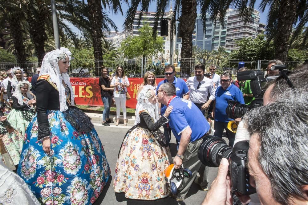 La mascletà de la pirotecnia Piromart no entrará en concurso al no llegar al tiempo mínimo exigido. Disparo correcto, sin alardes, en su debut en la Península