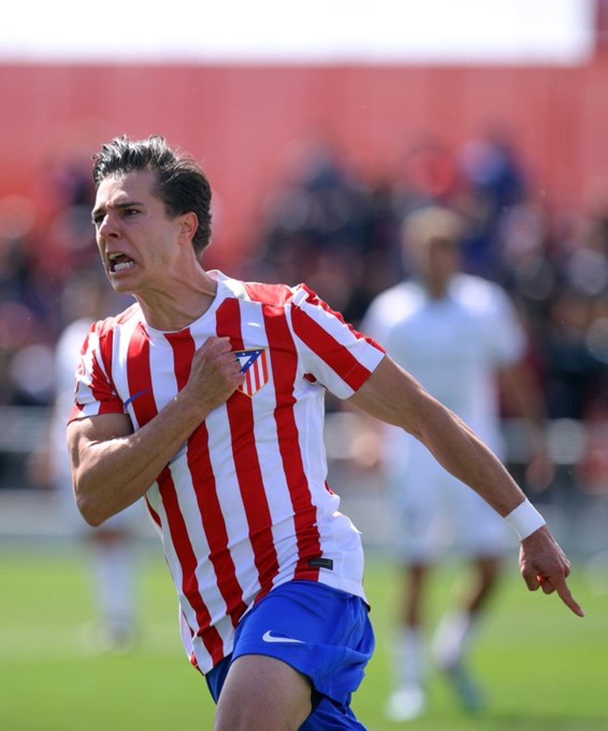 Arnau Ortiz celebra su triplete contra el Antequera