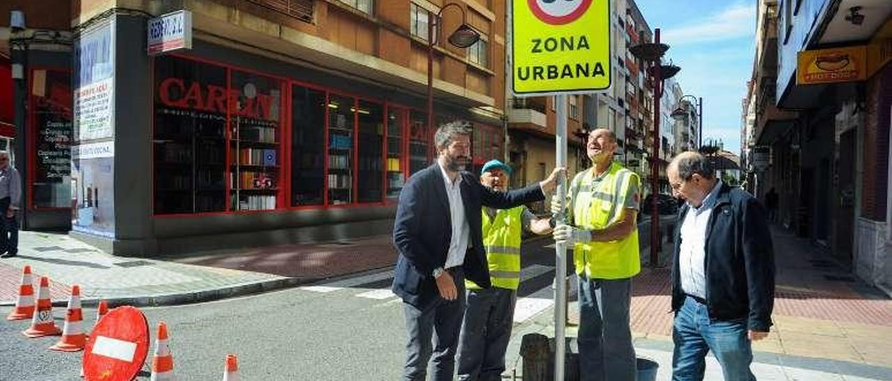 El centro de Vilagarcía es desde hace dos meses &quot;zona 30&quot;. // I. Abella