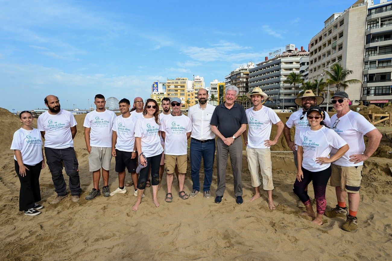 Preparación del Belén de Arena de Las Canteras