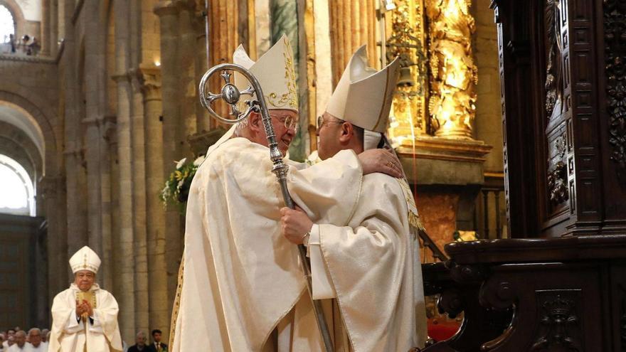 El nuevo arzobispo de Santiago aboga por una Iglesia “humilde, pero no acomplejada”