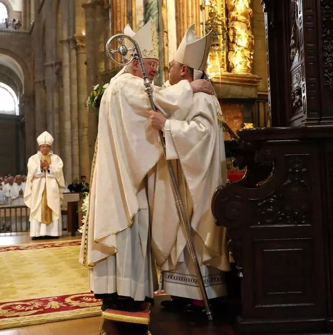 El nuevo arzobispo de Santiago aboga por una Iglesia “humilde, pero no acomplejada”