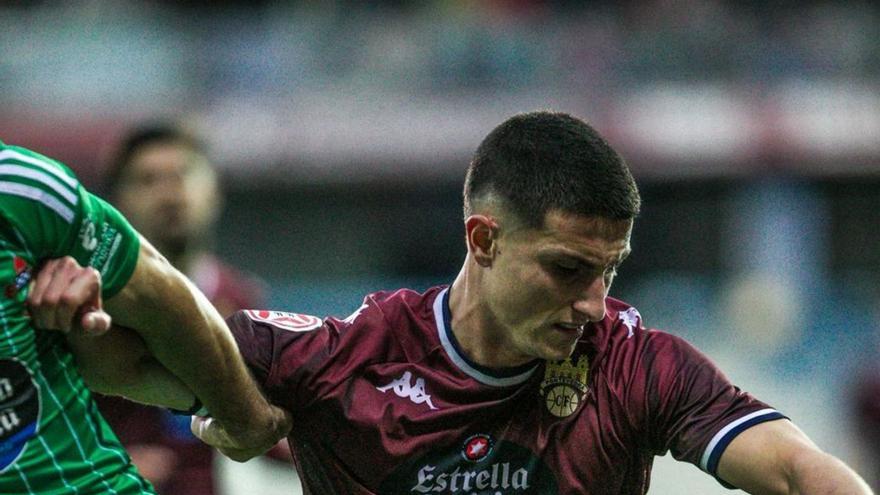 Miguel Cuesta, durante un partido de esta temporada. | DAVID RODIÑO