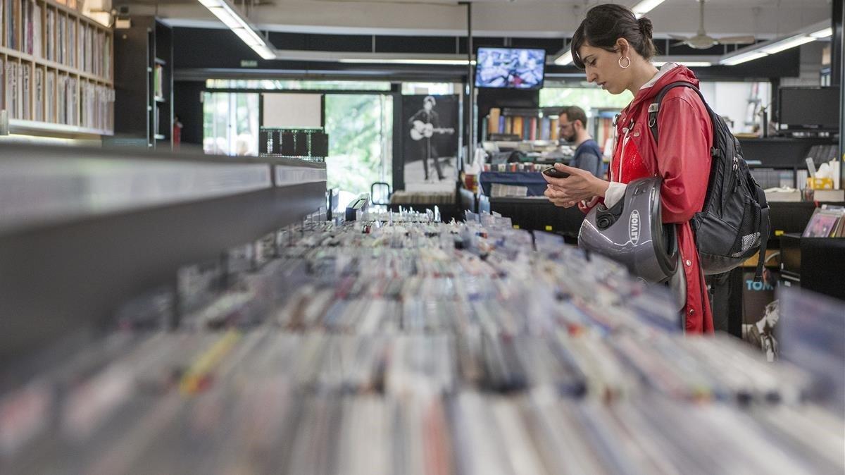 zentauroepp43247968 barcelona  09 05 2018 auge de los discos de vinilo  tienda d190904192335