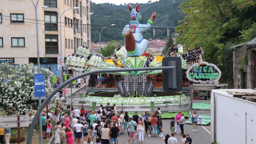 En las fiestas habrá atracciones de feria. | |