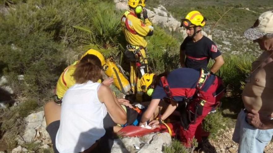 Los bomberos rescatan a la senderista