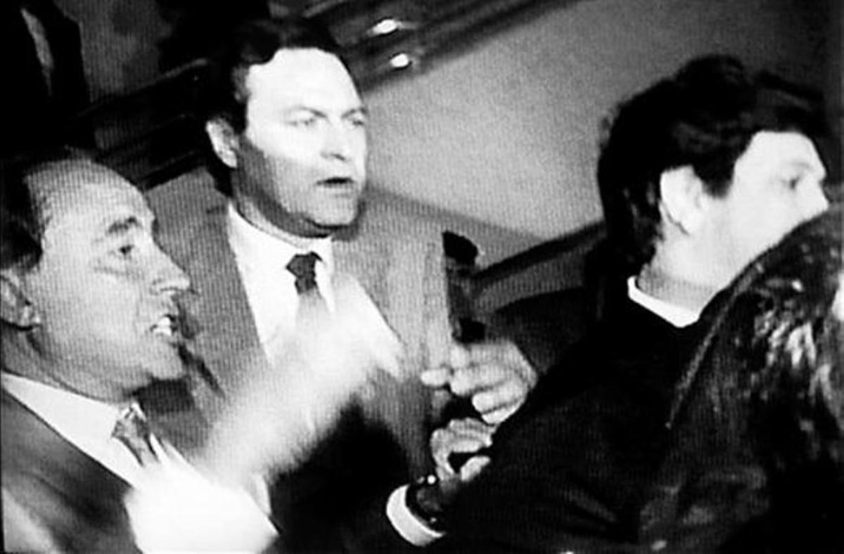 DE BODA 3 Miguel Boyer i la seva dona, Isabel Preysler, en el casament d’Ana Aznar el 2002.