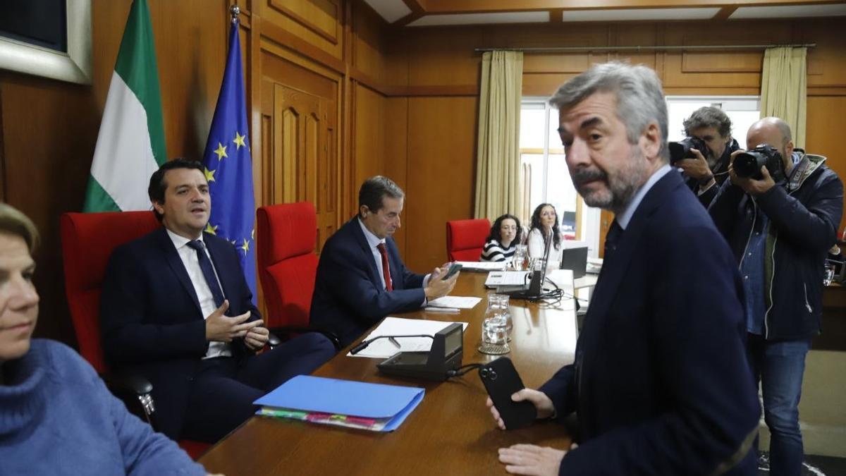 El alcalde y el portavoz del PP, en el salón de plenos.