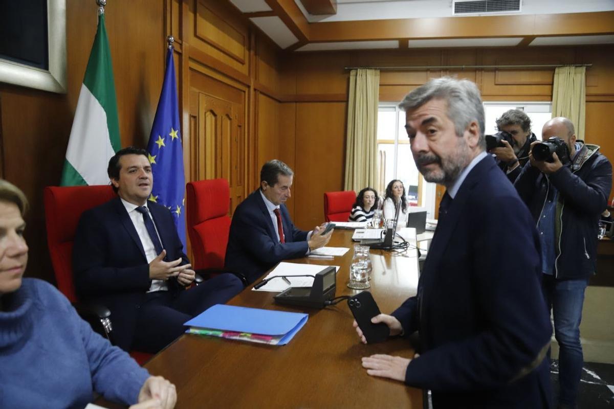 El alcalde y el portavoz del PP, en el salón de plenos.