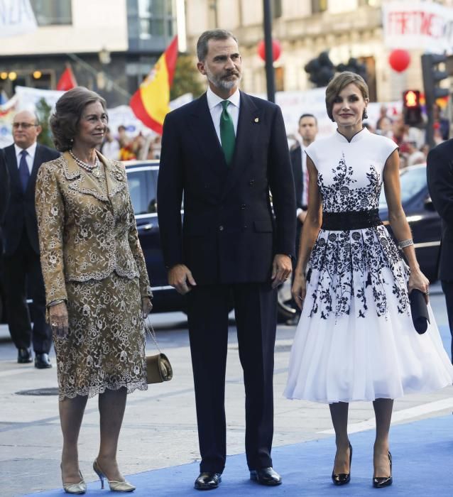 Desfile de los Reyes, personalidades y premiados en la alfombra azul