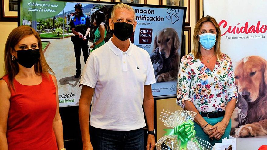 María Candelaria García (i), Francisco Linares y Sandra Jiménez.