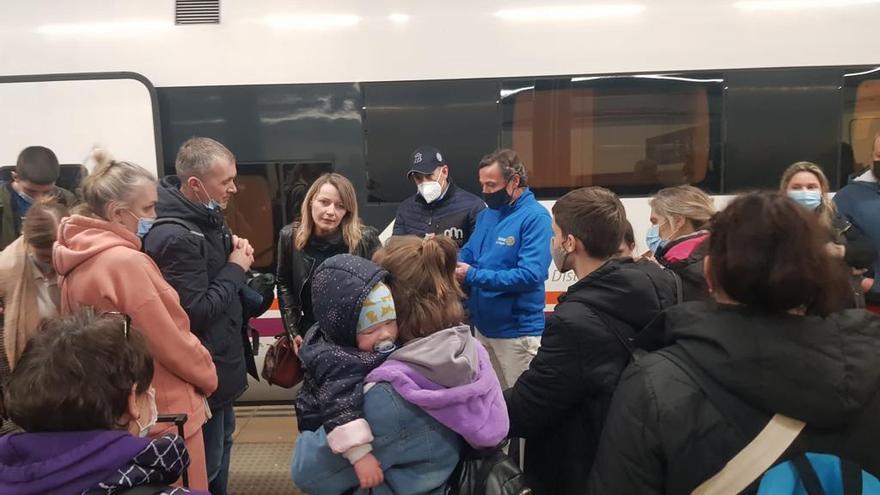 Los refugiados, en la estación de Renfe.