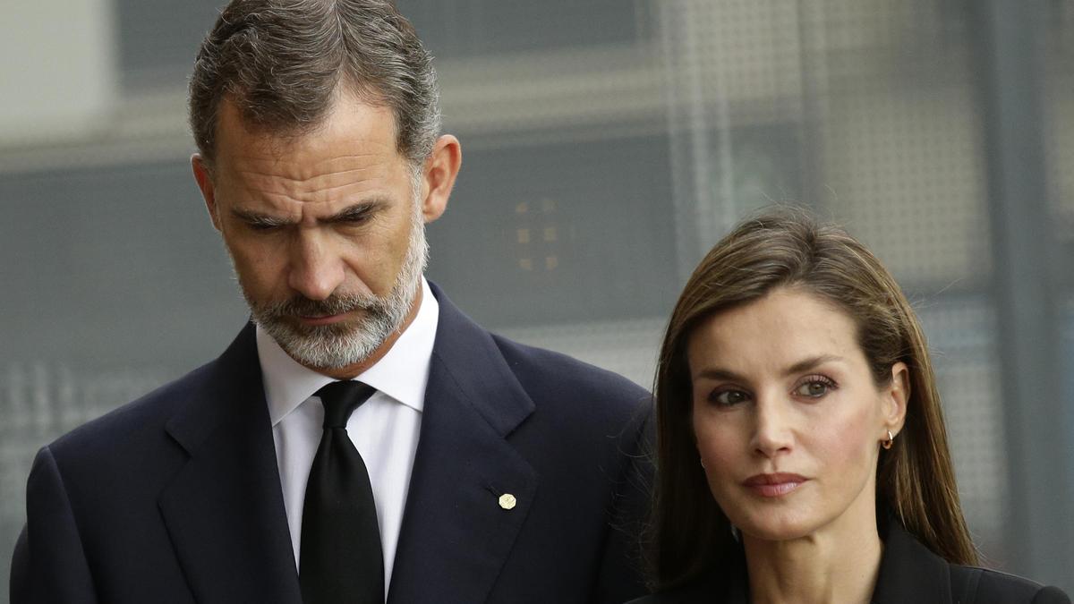 Don Felipe y Doña Letizia en el funeral por las víctimas del atentado en Cataluña