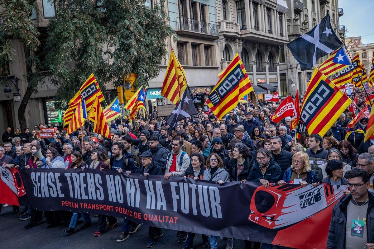 Los usuarios de Rodalies se manifiestan en Barcelona Los usuarios de Rodalies se manifiestan en Barcelona