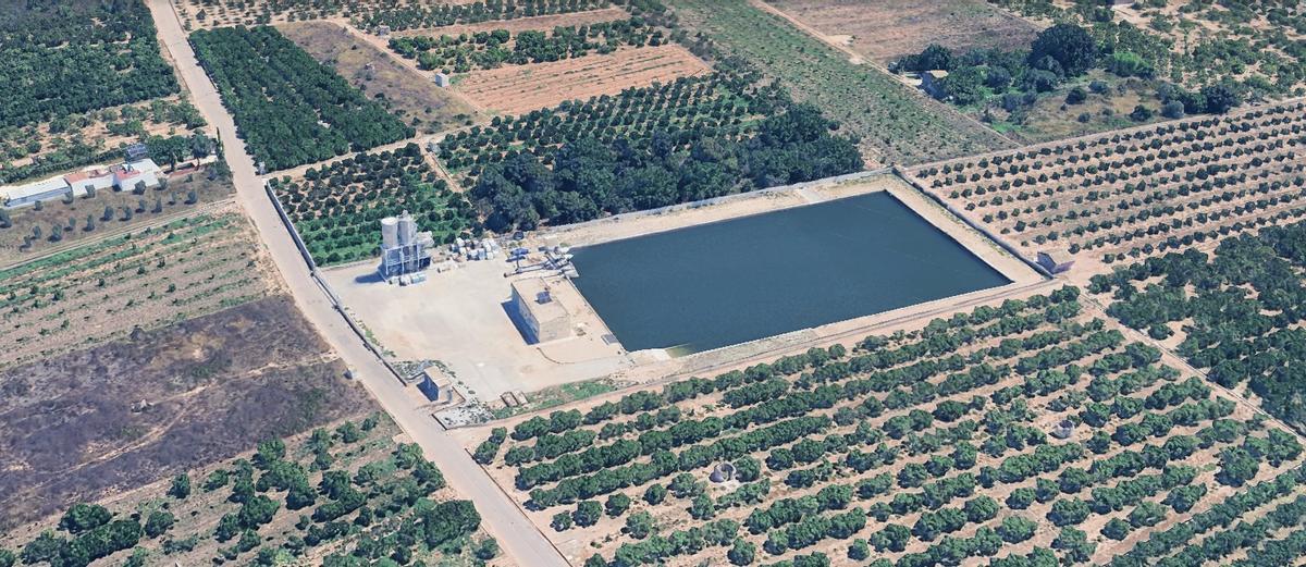 La balsa de riego del Camí les Voltes es una de les que se beneficiará del autoabastecimiento con energía solar.