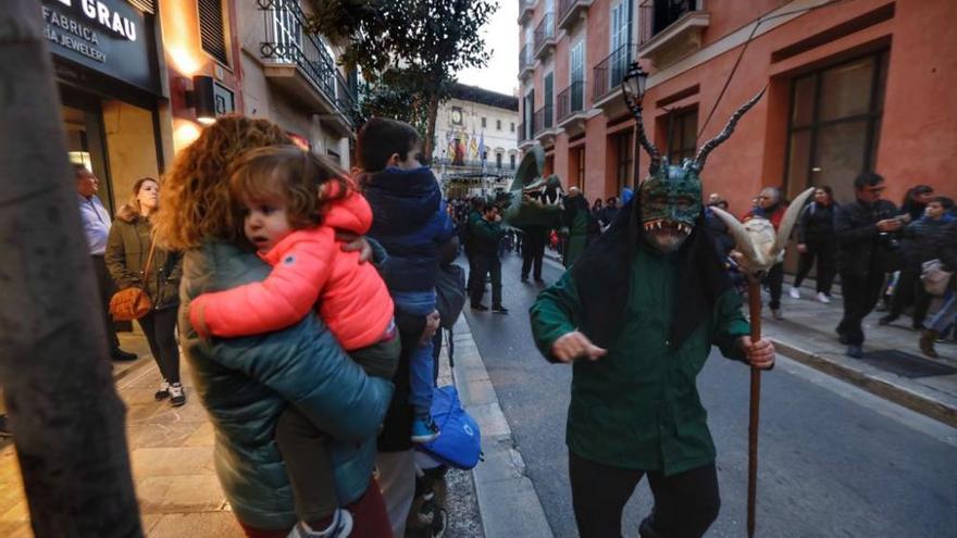 Empiezan las fiestas de Sant Sebastià con el &#039;pregonet&#039;, un pasacalles y bailes populares