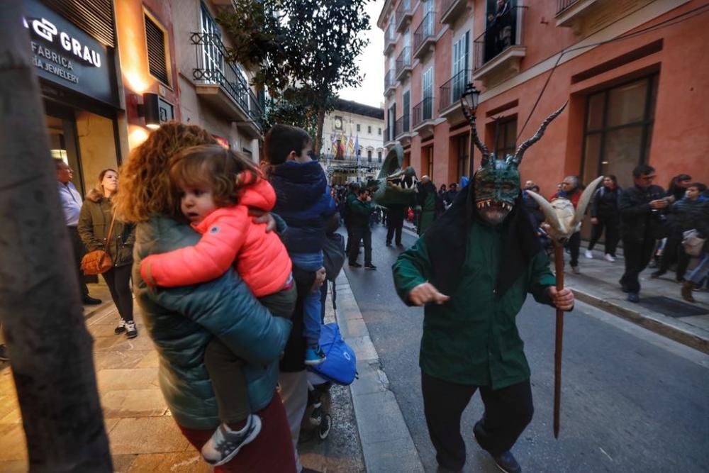 Empiezan las fiestas de Sant Sebastià con el 'pregonet', un pasacalles y bailes populares