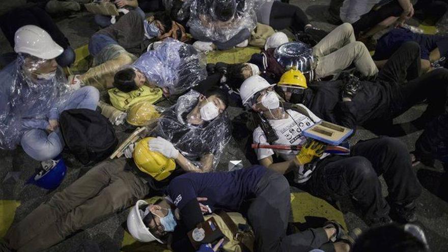 Nuevos enfrentamientos en Hong Kong entre policía y activistas prodemocracia