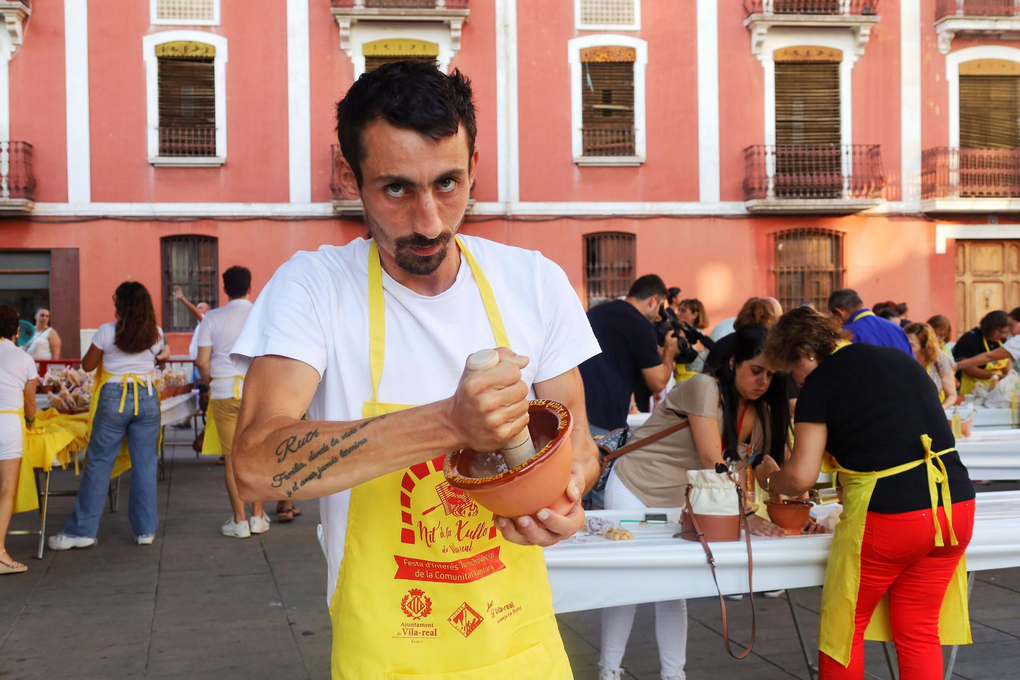 Encuentro para elaborar 'allioli' en las fiestas de Vila-real