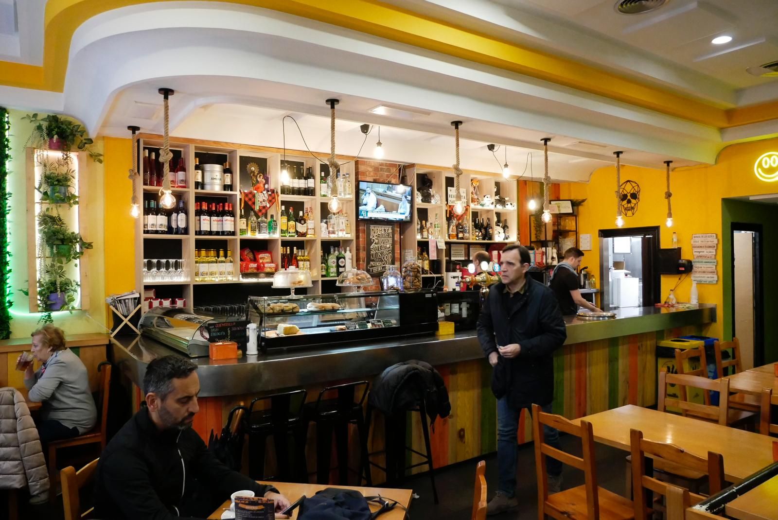 En imágenes | La Revuelta, el bar de San José que llegó antes que Broncano y que gusta aún más a los zaragozanos