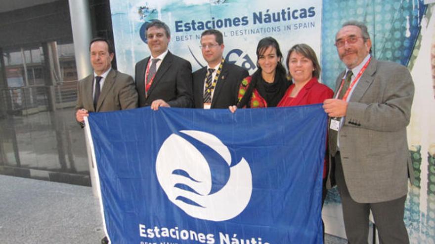 La delegació de l&#039;Estartit, amb la bandera, a Madrid.