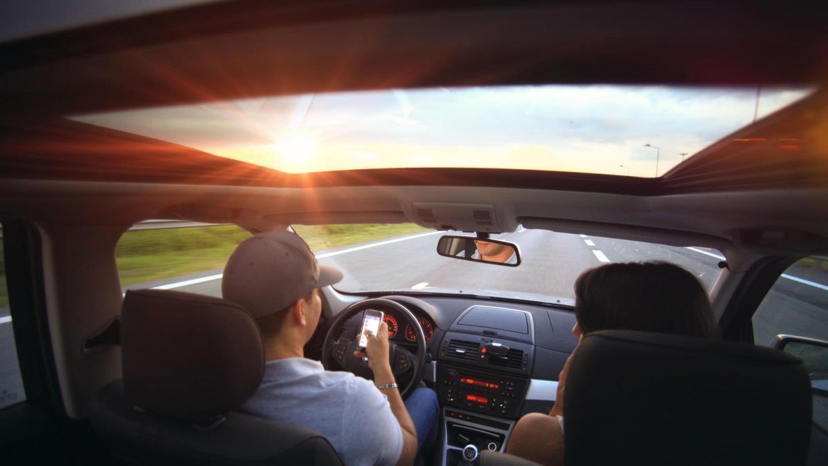 Compartir coche para acudir al trabajo reduce el gasto en los desplazamientos diarios.