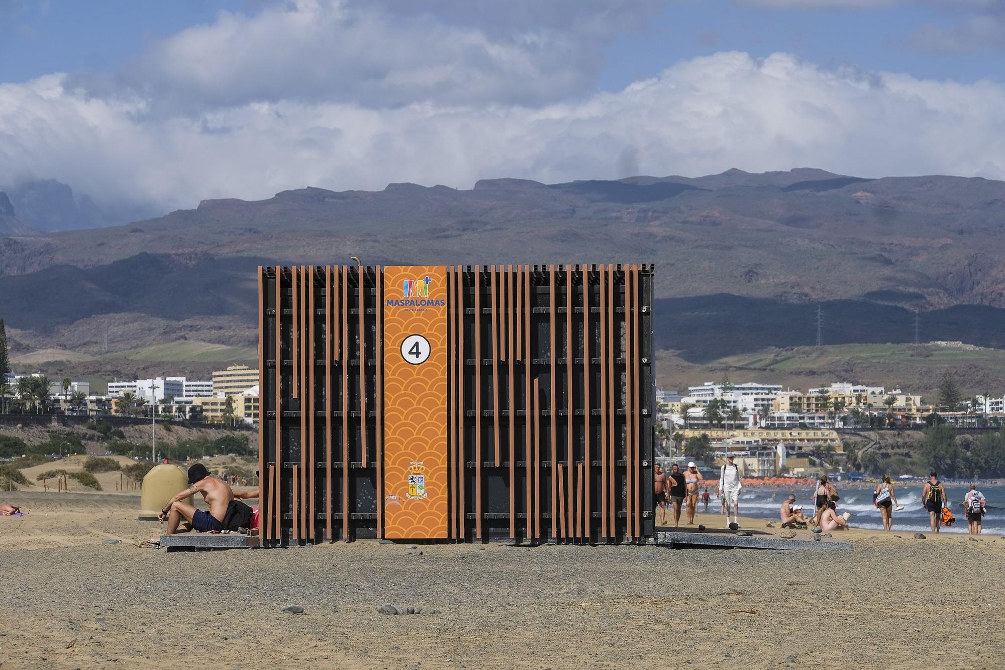 Destrozos en los kioscos de la Playa del Inglés