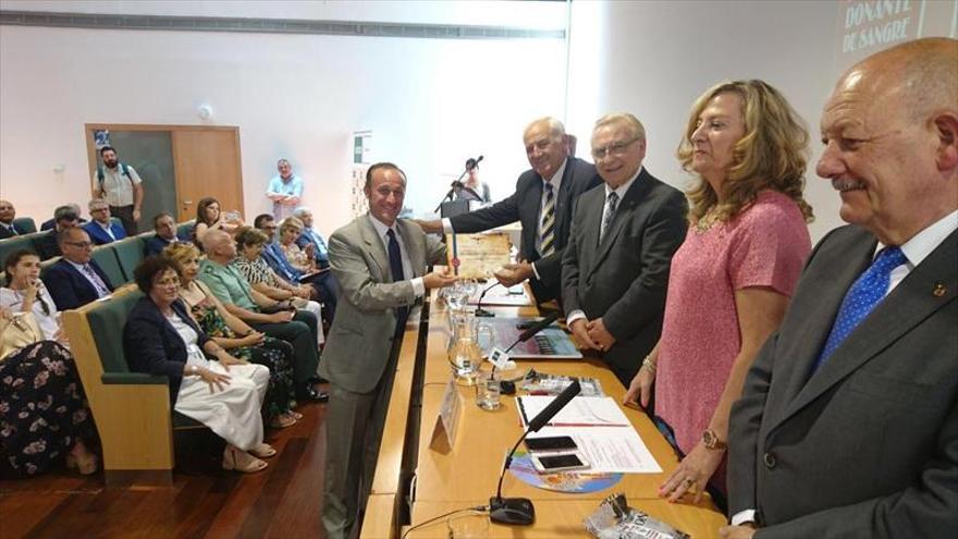 Los donantes de sangre de Almendralejo son distinguidos con el Mérito Nacional