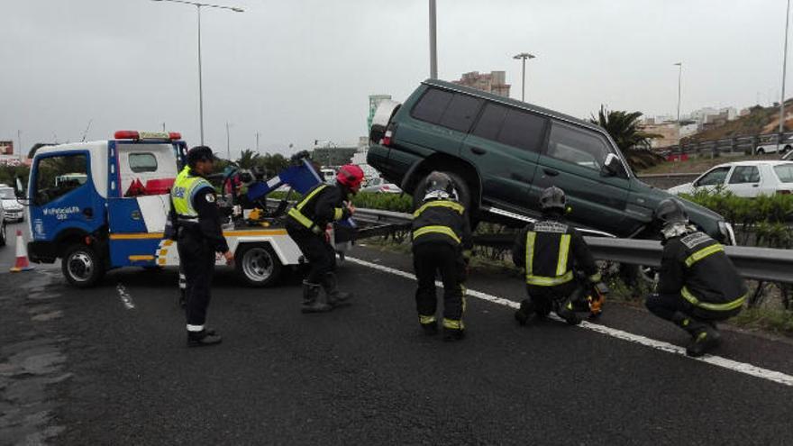 El coche, accidentado.