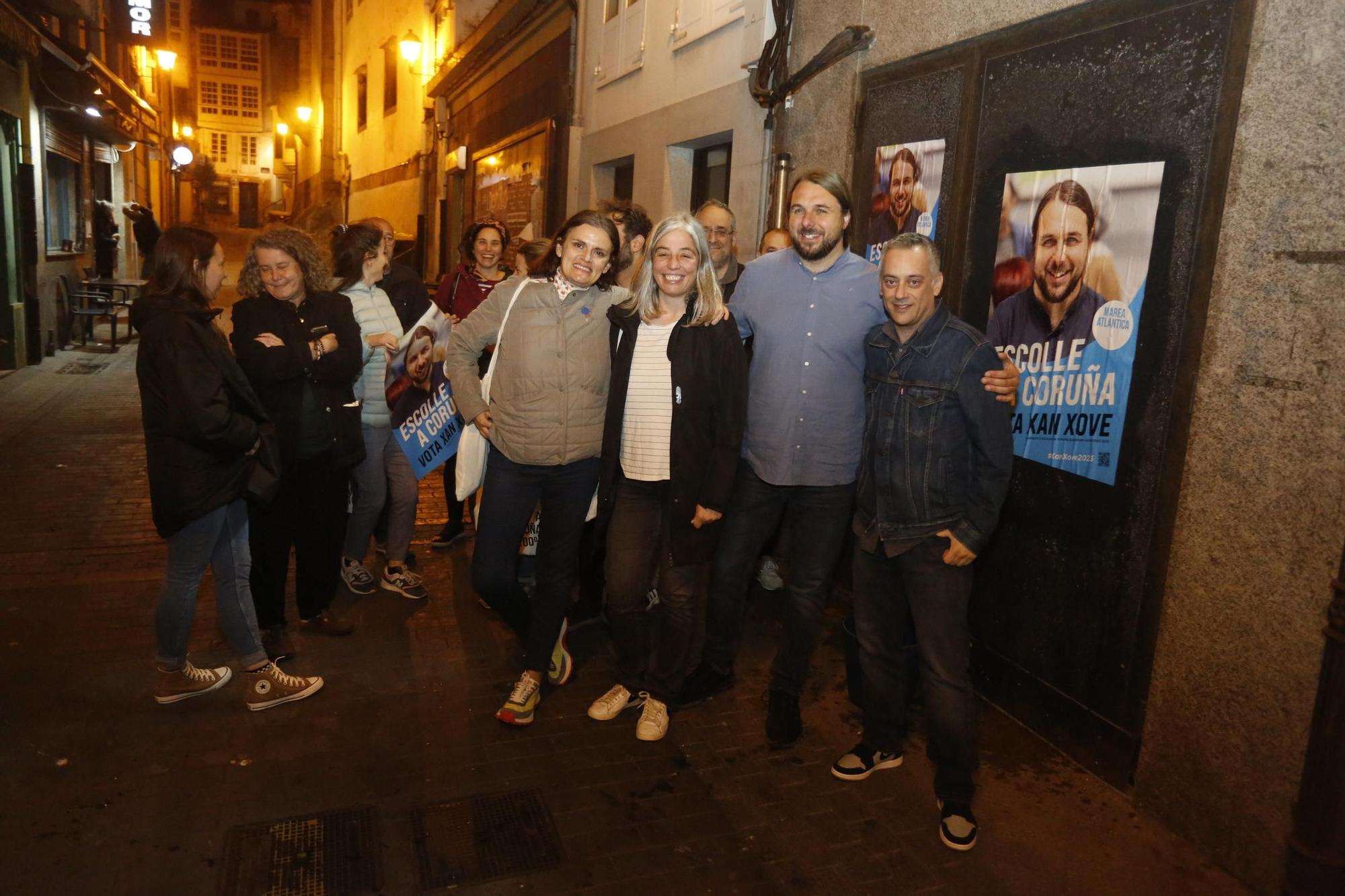 Arranca la campaña electoral: pegada de carteles de Marea Atlántica