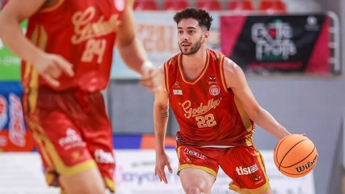 El alero Fede Copes, energía y talento para el Alimerka Oviedo en su traslado al Palacio de los Deportes