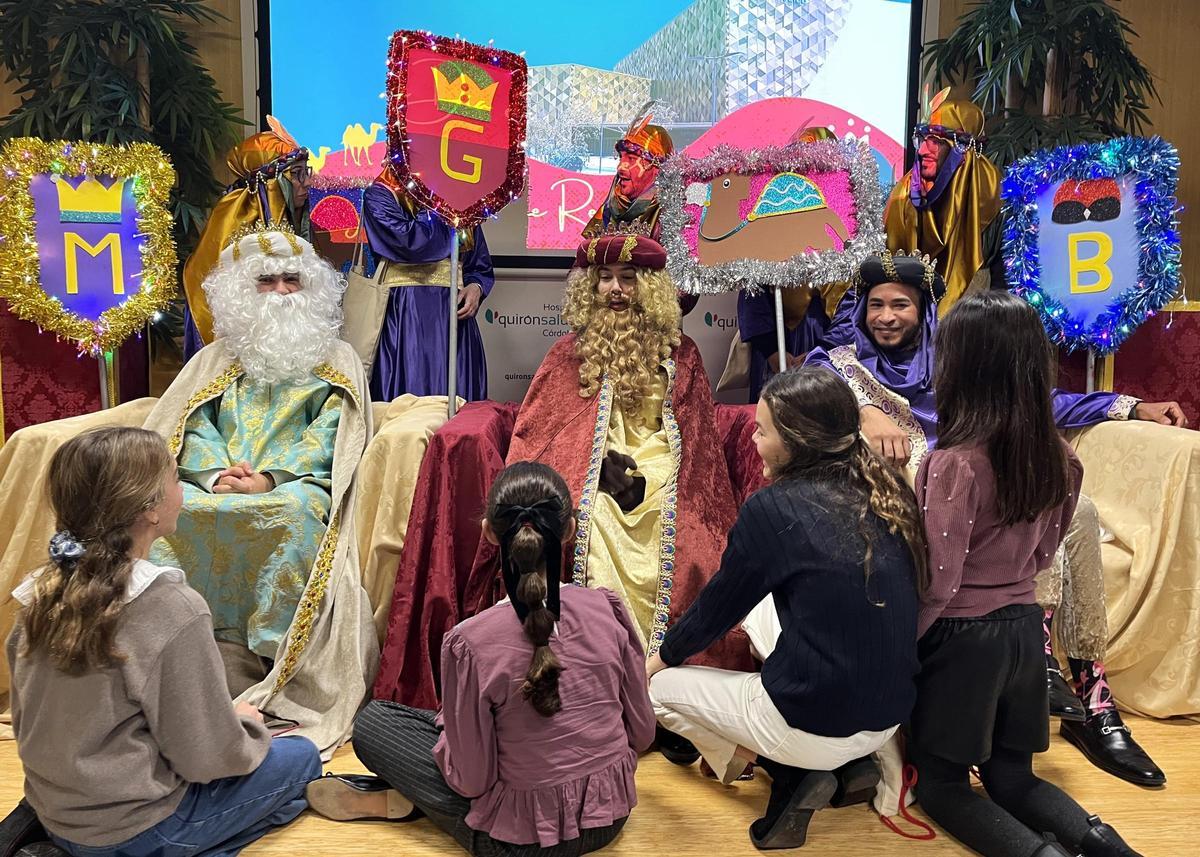La ilusión de los Reyes Magos llena de sonrisas el Hospital Quirónsalud Córdoba.