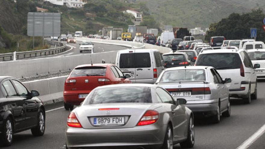 Tráfico en uno de los accesos a la capital malagueña.