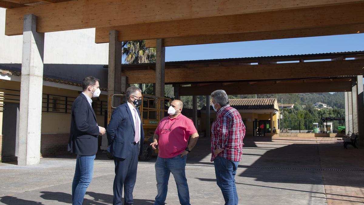 Martí y Huguet, durante su visita a Tales.