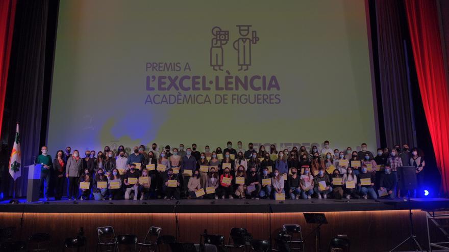 Figueres lliura els premis a l’excel·lència acadèmica a una vuitantena d&#039;estudiants