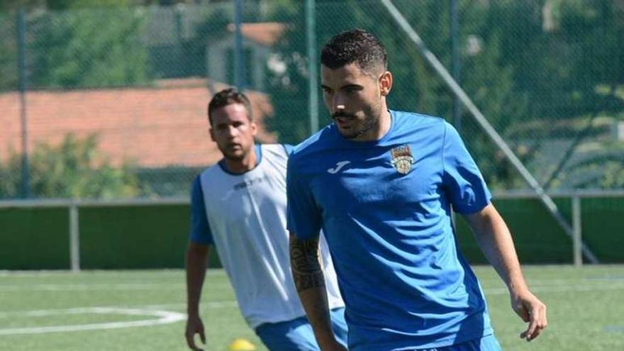 Álex Fernández, durante un entrenamiento en Príncipe Felipe. // R. V.