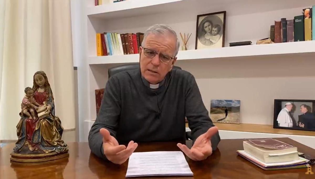 El parroco de Santa María de Caná, don Jesús Higueras, en un vídeo compartido en las redes sociales de la parroquia de Pozuelo