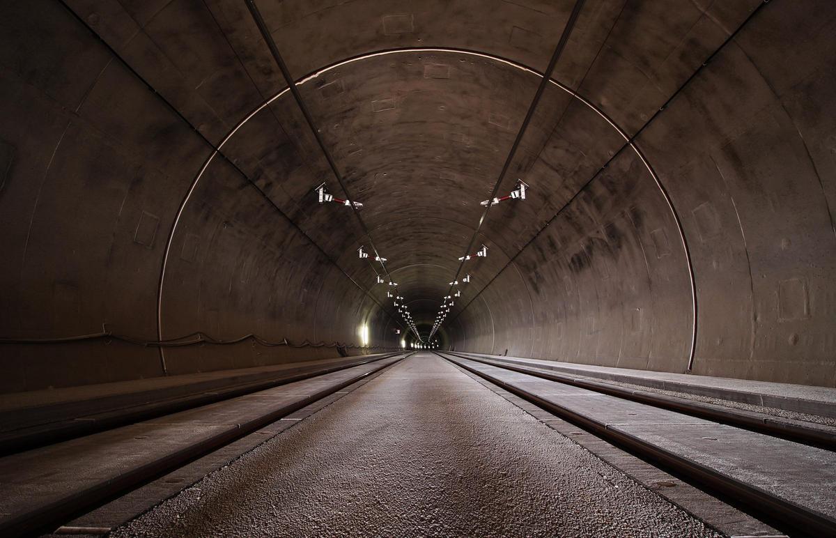 pexels tunnel 1845046